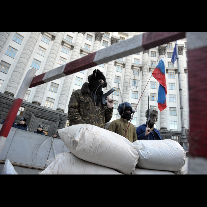 Київ. Під стінами Кабміну (Грушевського 12/2) відбудеться креативна акція протесту проти присутності російського бізнесу в Україні та транзиту російських вантажівок через українську територію.
Мета акції - націоналізація російських підприємств та закриття кордонів з ворогом. Нагадаємо, що завтра Кабінет міністрів має законодавчо вирішити питання щодо пересування російських фур Україною.
