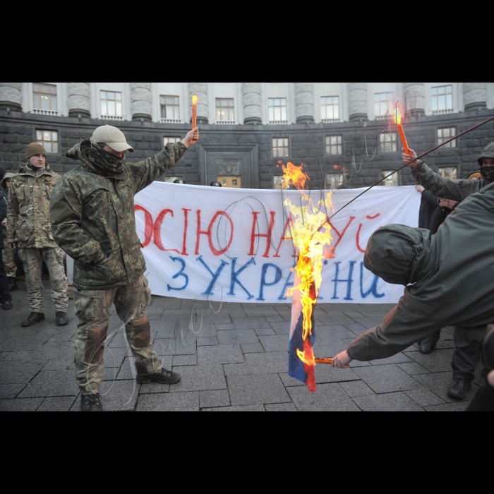 Київ. Під стінами Кабміну (Грушевського 12/2) відбудеться креативна акція протесту проти присутності російського бізнесу в Україні та транзиту російських вантажівок через українську територію.
Мета акції - націоналізація російських підприємств та закриття кордонів з ворогом. Нагадаємо, що завтра Кабінет міністрів має законодавчо вирішити питання щодо пересування російських фур Україною.
