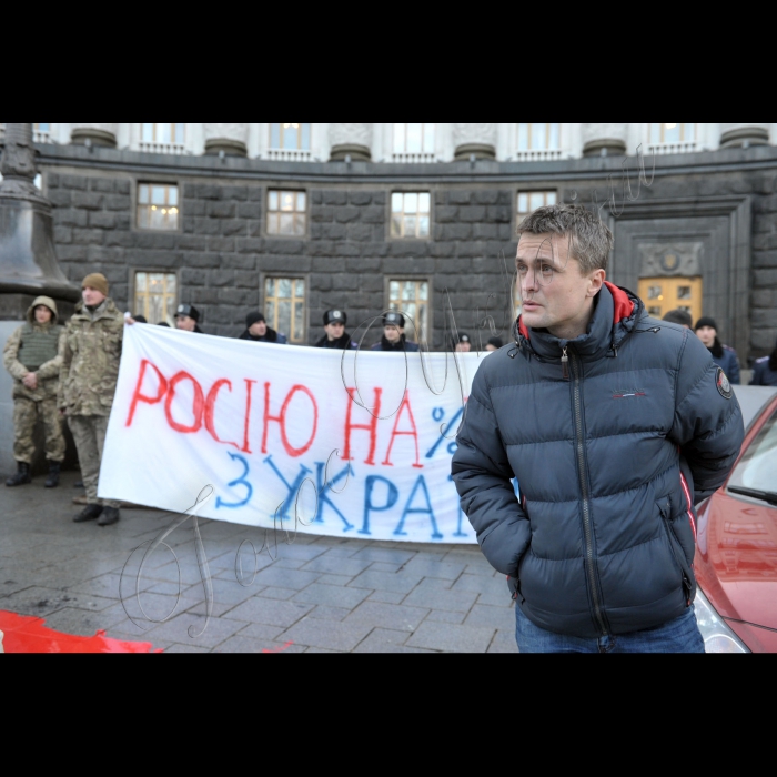 Київ. Під стінами Кабміну (Грушевського 12/2) відбудеться креативна акція протесту проти присутності російського бізнесу в Україні та транзиту російських вантажівок через українську територію.
Мета акції - націоналізація російських підприємств та закриття кордонів з ворогом. Нагадаємо, що завтра Кабінет міністрів має законодавчо вирішити питання щодо пересування російських фур Україною.
