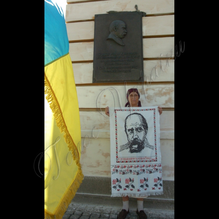 До річниці перепоховання праху Тараса Шевченка в Україні представники Конгресу Українських Націоналістів разом із партнерами по Українській Патріотичній Альтернативі взяли участь у молебні в церкві Різдва Христового на Подолі