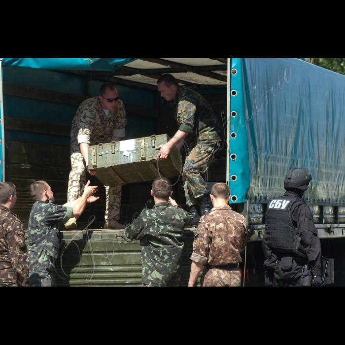 Знищення рекордної кількості кокаїну (понад 10 мільйонів доз), вилученого співробітниками СБ України в міжнародного злочинного наркоугруповання. Спалення наркотиків відбулося у присутності представників ЗМІ та співробітників дипломатичних установ США і Німеччини - країн, у партнерстві із спецслужбами яких СБУ вилучила кокаїн і ліквідувала транснаціональну злочинну організацію (сміттєпереробний завод «Енергія», вул. Колекторна, 44).