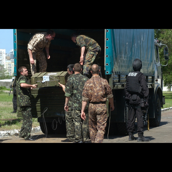 Знищення рекордної кількості кокаїну (понад 10 мільйонів доз), вилученого співробітниками СБ України в міжнародного злочинного наркоугруповання. Спалення наркотиків відбулося у присутності представників ЗМІ та співробітників дипломатичних установ США і Німеччини - країн, у партнерстві із спецслужбами яких СБУ вилучила кокаїн і ліквідувала транснаціональну злочинну організацію (сміттєпереробний завод «Енергія», вул. Колекторна, 44).