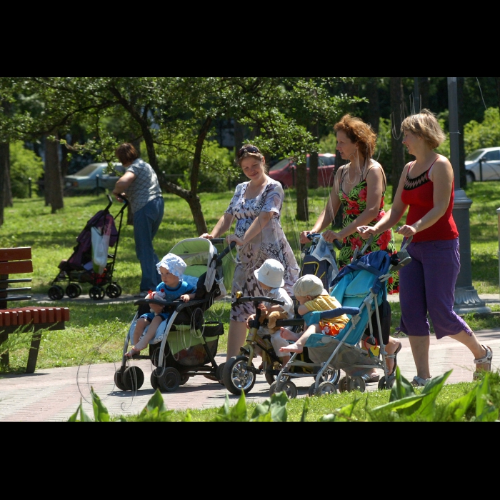 Київ, спека.
Фонтан у парку «Перемога»  Дніпровського району.

