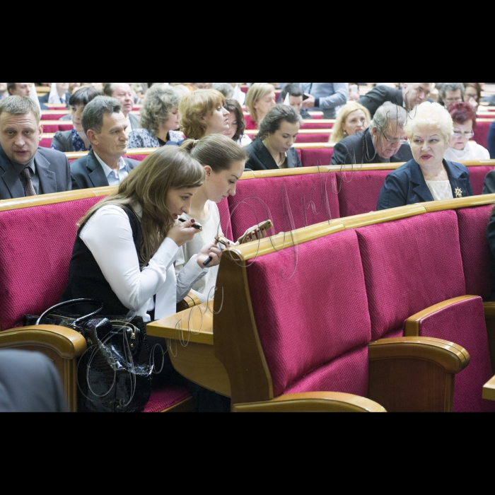 Парламентські слухання на тему: «Стан дотримання прав внутрішньо переміщених осіб та громадян України, які проживають на тимчасово окупованій території України та на території, не контрольованій українською владою в зоні проведення антитерористичної операції».
Головує заступник Голови ВР України Оксана Сироїд.
