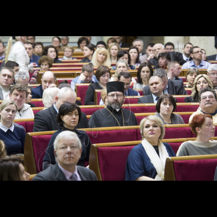 Парламентські слухання на тему: «Стан дотримання прав внутрішньо переміщених осіб та громадян України, які проживають на тимчасово окупованій території України та на території, не контрольованій українською владою в зоні проведення антитерористичної операції».
Головує заступник Голови ВР України Оксана Сироїд.
