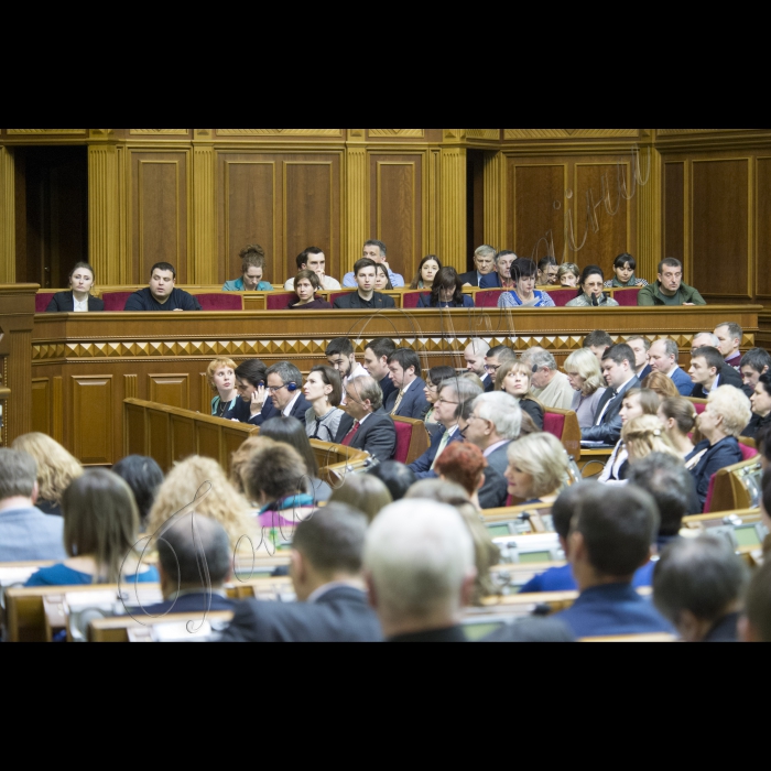 Парламентські слухання на тему: «Стан дотримання прав внутрішньо переміщених осіб та громадян України, які проживають на тимчасово окупованій території України та на території, не контрольованій українською владою в зоні проведення антитерористичної операції».
Головує заступник Голови ВР України Оксана Сироїд.
