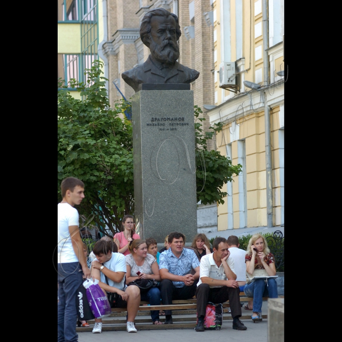 Київ, Національний педагогічний університет ім.. Драгоманова.
НТТУ «КПІ».
Розпочався прийом документів до вищих навчальних закладів.
