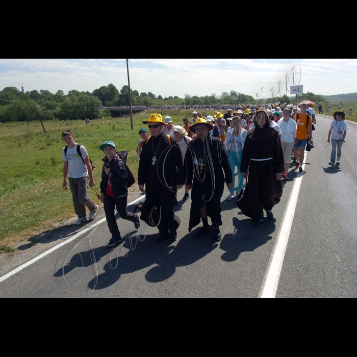 На Тернопільщині в Корейському центрі Зарваниця відбулася Всеукраїнська проща, присвячена 120-річчю від дня народження Патріарха УГКЦ Йосипа Сліпого та тематиці Святих Тайн.
Участь у прощі взяли архієпископ Мелхітської Греко-Католицької Церкви Високопреосвященний Еліас Шакур, єпископ-ординарій Кишинівський єпархії Республіки Молдова преосвященний Антон Коша, Апостольський нунцій в Україні архієпископ Томас Едвард Галліксон, члени Синоду єпископів УГКЦ. Ранковою архієрейську службу Божу очолив патріарх УГКЦ Блаженніший Святослав Шевчук.
За два дні паломництва до Зарваниці побувало понад 120 тисяч паломників.