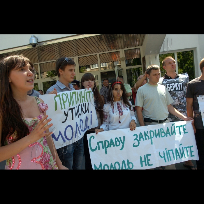 Мітинг під Головним управлінням МВС України з вимогою припинити переслідування молодих громадських активістів. Театралізована вистава, яка включатиме затримання представниками міліції активістів, наочно продемонструє стан справ із переслідуванням молоді міліцією та держорганами. В акції візьмуть участь громадські активісти, які стали жертвами переслідувань з боку влади.