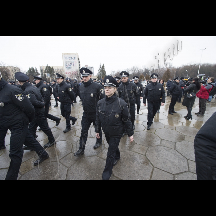 Голова ВР України Володимр Гройсман, Президент України Петро Порошенко, Керівник Національної поліції України Хатія Деканоідзе взяли участь у церемонії складання присяги Національною поліцією у м. Вінниця.