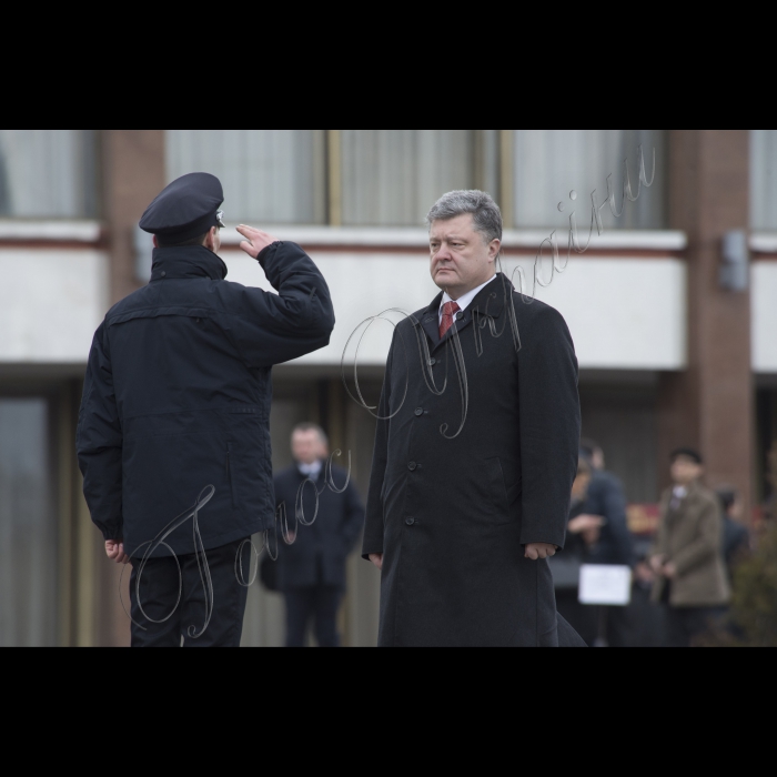 Голова ВР України Володимр Гройсман, Президент України Петро Порошенко, Керівник Національної поліції України Хатія Деканоідзе взяли участь у церемонії складання присяги Національною поліцією у м. Вінниця.