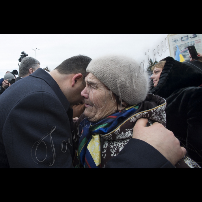 Голова ВР України Володимр Гройсман, Президент України Петро Порошенко, Керівник Національної поліції України Хатія Деканоідзе взяли участь у церемонії складання присяги Національною поліцією у м. Вінниця.