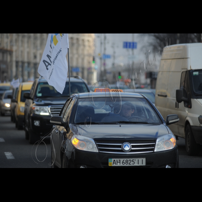 Біля КМДА  розпочнеться масштабна мирна акція таксистів  з метою захисту прав та інтересів водіїв та пасажирів таксі.  Гасла акції: «Вимагаємо офіційно визнати таксі міським транспортом! Здорова конкуренція або корупційне лобіювання – столична влада має зробити вибір!».