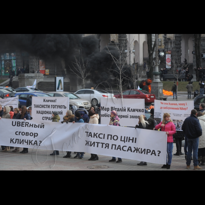 Біля КМДА  розпочнеться масштабна мирна акція таксистів  з метою захисту прав та інтересів водіїв та пасажирів таксі.  Гасла акції: «Вимагаємо офіційно визнати таксі міським транспортом! Здорова конкуренція або корупційне лобіювання – столична влада має зробити вибір!».