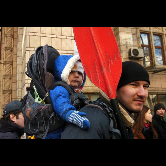 Біля Міністерства палива та енергетики України відбулися акція та театралізоване
дійство ГЕС у Карпатах “Врятуємо Карпатські річки від забудови” (сквер на 
перехресті вулиць Прорізної та Пушкінської).
Акція відбулася за участі досвідчених туристів та мандрівників Карпатами.  Її
супроводжували виставка фотографій малих ГЕС у Карпатах і збір підписів.
Також відбулися виступи фолк-гуртів, які підтримують кампанію проти малих ГЕС. 
Охочі мали змогу пограти на справжніх карпатських трембітах.