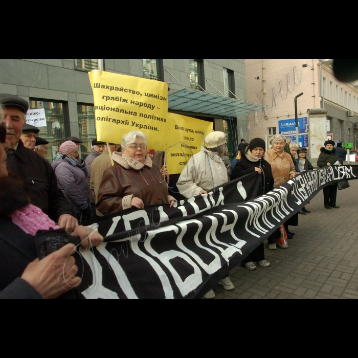 Біля посольства Федеративної Республіки Німеччина відбувся мітинг, організований  ГО “Асоціація захисту прав вкладників”. Мітинг відбувся під гаслами “Волю мирним зібранням киян!”, “Ні корупції в банківській системі України”. Учасники передали звернення від народу України до народу Німеччини та президента ФРН Йоахіма Гаука.