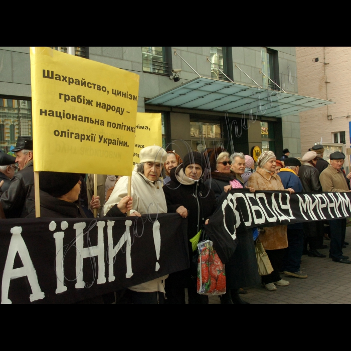 Біля посольства Федеративної Республіки Німеччина відбувся мітинг, організований  ГО “Асоціація захисту прав вкладників”. Мітинг відбувся під гаслами “Волю мирним зібранням киян!”, “Ні корупції в банківській системі України”. Учасники передали звернення від народу України до народу Німеччини та президента ФРН Йоахіма Гаука.