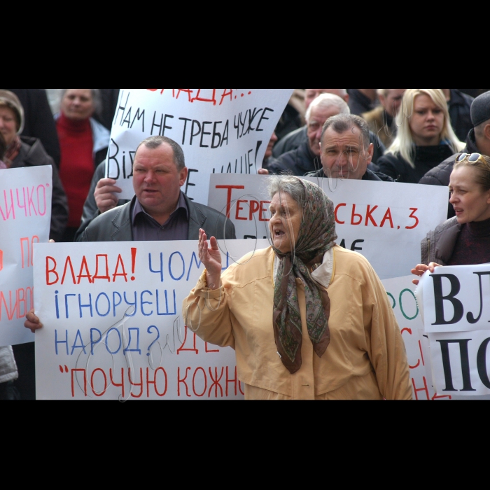 За ініціативи підприємців та Київської міської організації Всеукраїнського комітету «Наступ» під стінами КМДА відбулася акція протесту проти спроб забрати в киян ТОВ «Лук’янівський ринок». У заході взяли участь підприємці столичного ринку «Лук’янівський», активісти ВК «Наступ» та мешканці Шевченківського району  Києва