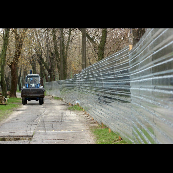 Київ, Труханов острів.
Забудова поблизу Пішохідного мосту 
