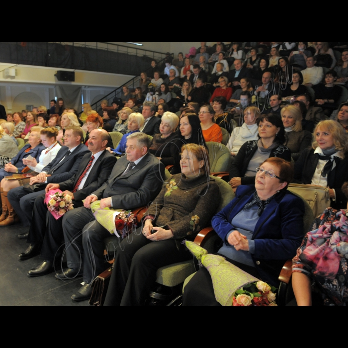 В  Національному  академічному драматичному театрі  імені Івана Франка (Камерна сцена імені Сергія Данченка)  відбулась урочиста презентація практико зорієнтованого посібника