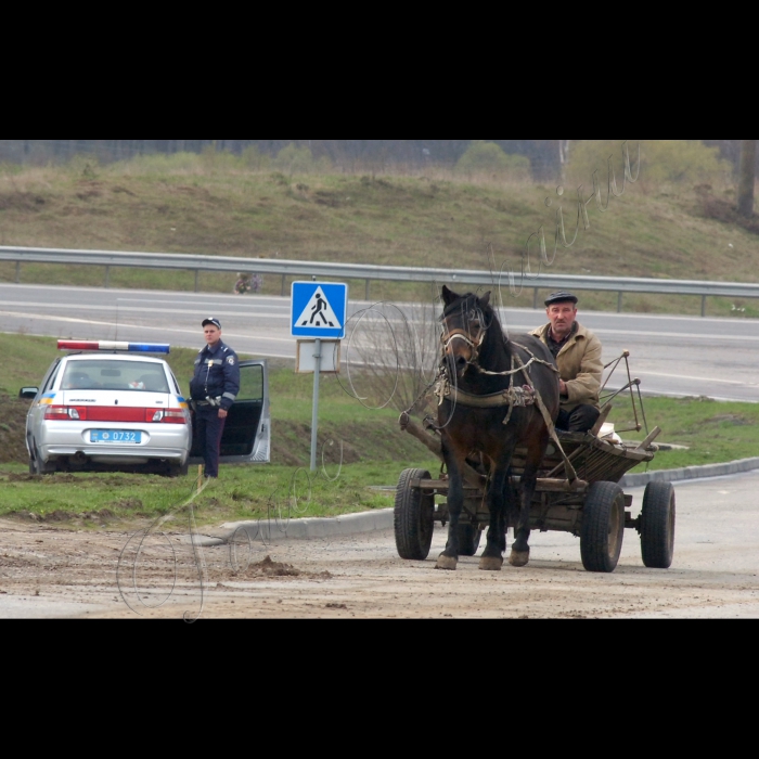 Житомирська область, Новоград-Волинський.
Робоча поїздка Голови Верховної Ради Володимира Литвина до Новограда-Волинського, Новоград-Волинського та Ємільчинського районів.
