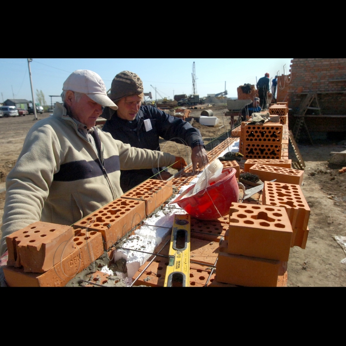 Кіровоградська область, Олександрівський район.
Молочний комплекс, що будується.
