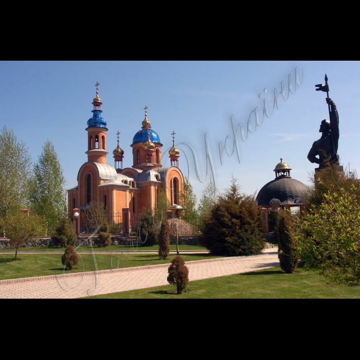 Кіровоградська область, Олександрівський район.
Молочний комплекс, що будується.
