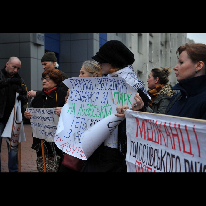 Біля прокуратури м. Києва відбулась акція «Будівельний терор – STOP!». Місцеві жителі протестували проти незаконного захоплення дворів, парків і скверів будівельними компаніями і проти інспірування будівельного терору київською владою. В акції взяли участь активісти ініціативних груп Биківні, Микільської Слобідки, вул. Саксаганського, 111, пров. Святошинського, 2, вул. Анрі Барбюса, 28, вул. Львівської, 15, вул. Вільшанської і багатьох інших. Протестувальники вимагають покласти край незаконним забудовам і припинити ущільнювальний будівельний терор. Організатори акції – ГО «Барви життя», ГО «Микільська Слобідка».