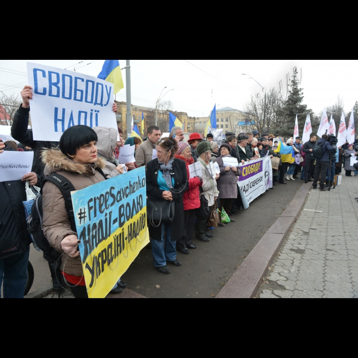 Мітинг-пікет «Свободу Надії  Савченко!» біля посольства РФ  (Free Savchenko!) з вимогою  відпустити Надію Савченко. Ініціатор – партія «Батьківщина».