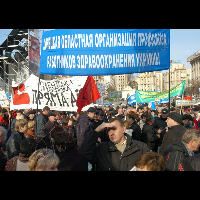 З  нагоди Міжнародного дня боротьби з бідністю Федерація профспілок України провела Всеукраїнську акцію «Профспілки проти бідності», в якій  взяли участь представники трудових колективів підприємств, установ, організацій усіх галузей економіки та регіонів України. Акція  розпочалася з проведення мітингу на Майдані Незалежності, а згодом біля будівлі Кабінету Міністрів України. За підсумками акції ухвалюватиметься резолюція учасників всеукраїнської акції з вимогами та пропозиціями до Президента України, Верховної Ради України, Кабінету Міністрів України.