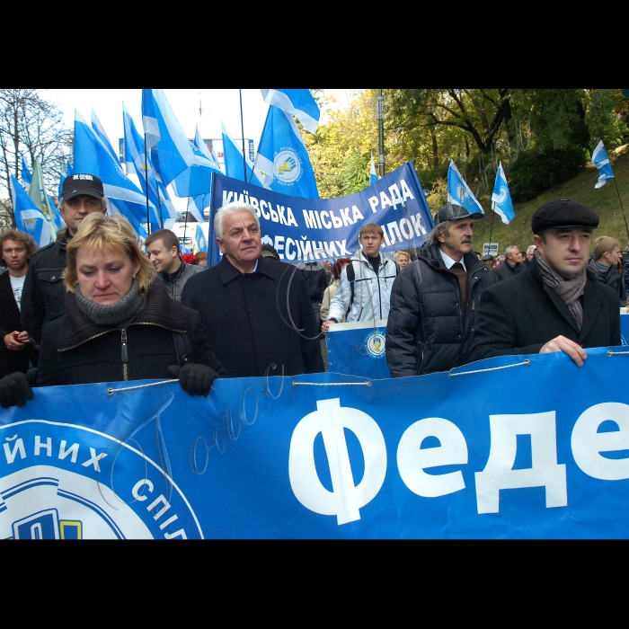 З  нагоди Міжнародного дня боротьби з бідністю Федерація профспілок України провела Всеукраїнську акцію «Профспілки проти бідності», в якій  взяли участь представники трудових колективів підприємств, установ, організацій усіх галузей економіки та регіонів України. Акція  розпочалася з проведення мітингу на Майдані Незалежності, а згодом біля будівлі Кабінету Міністрів України. За підсумками акції ухвалюватиметься резолюція учасників всеукраїнської акції з вимогами та пропозиціями до Президента України, Верховної Ради України, Кабінету Міністрів України.