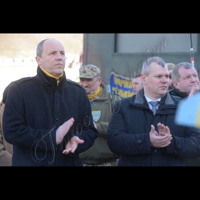 Перший заступник Голови Верховної Ради України Андрій Парубій взяв участь у заході, присвяченому другій річниці створення Національної гвардії України, який проходив на Майдані Незалежності.
Народний депутат Микола Величкович