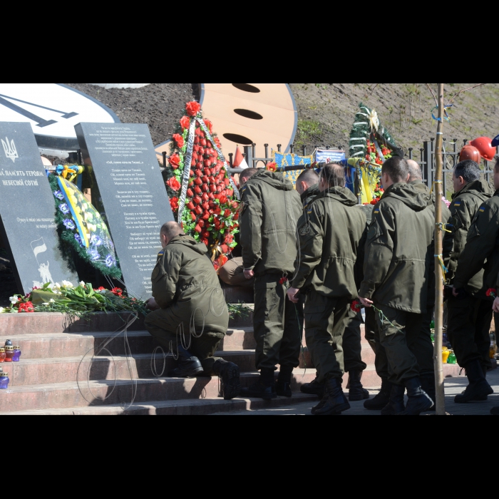 Перший заступник Голови Верховної Ради України Андрій Парубій взяв участь у заході, присвяченому другій річниці створення Національної гвардії України, який проходив на Майдані Незалежності.