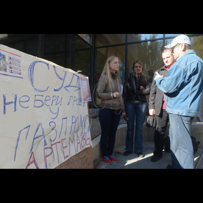 Під будівлею Київського Апеляційного Адміністративного суду відбулася акція громадського протесту проти будівництва житлового об'єкта за адресою вул. Артема 84-А. В цей день суд розглядатиме заяву громадськості від 16 вересня 2014 року про проведення виїзного засідання колегії суддів за місцем будівництва російським забудовником «ТОВ Будінвест» по вул. Артема, 84-А. На думку громадськості, побудована житлова 18-ти поверхова будівля є аварійною, а дії забудовника порушують закони України.