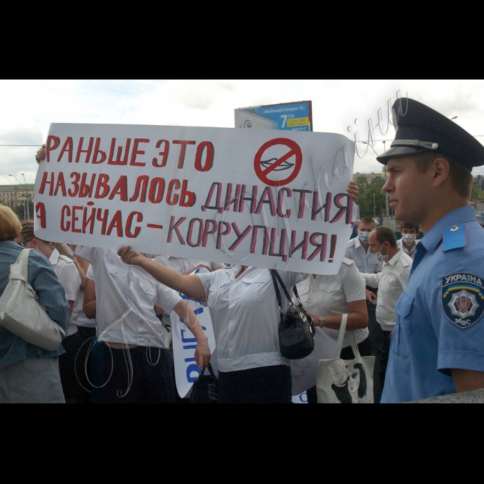 Мітинг провідників залізничного транспорту за підвищення зарплат і скасування автоматизованої системи відбору бригад провідників біля міністерства транспорту та зв’язку України.