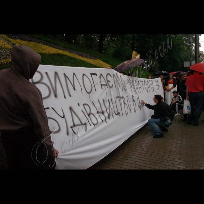 Відбулося пікетування Кабінету Міністрів України, під час якого громадські організації та ініціативні групи мешканців столиці вимагали від уряду накладення мораторію на забудову центральної частини Києва до впровадження зонінгу. Ініціатори: ВГО Коаліція учасників Помаранчевої революції