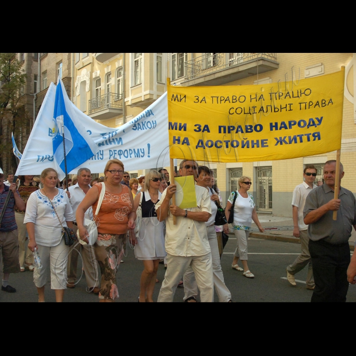 Пікетування адміністрації Президента України на підтримку звернення Федерації профспілок України до Президента України В.Януковича щодо застосування ним права вето до прийнятого Верховною Радою України  Закону України «Про заходи щодо законодавчого забезпечення реформування пенсійної системи». 