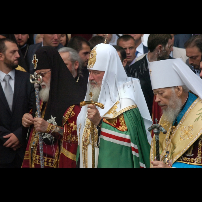 Патріарх Московський і всієї Русі Кирило в середу провів святковий молебень на Володимирській гірці в центрі Києва біля пам'ятника Святому князю Володимиру в рамках урочистих заходів, присвячених Дню хрещення Русі, які проходять у столиці України 26-28 липня.