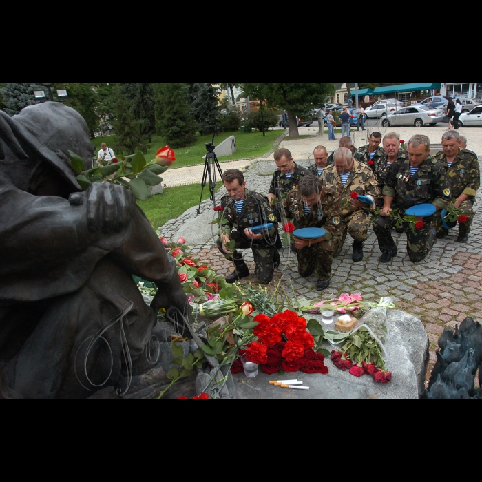 У День Повітрянодесантних військ активісти громадської організації 