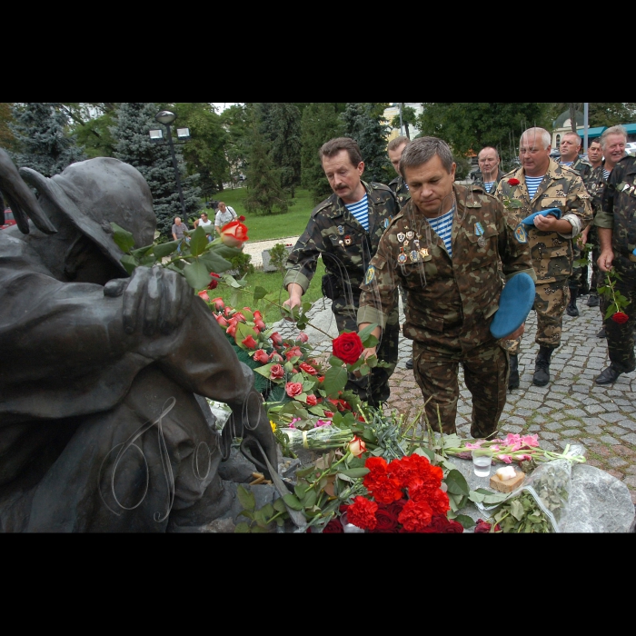 У День Повітрянодесантних військ активісти громадської організації 