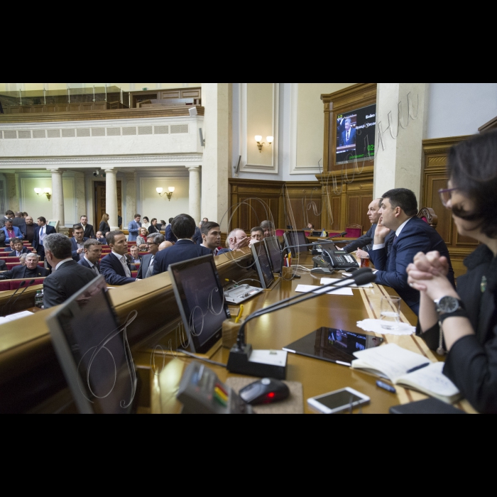 29 березня 2016. Пленарне засідання Верховної Ради України. Під час ранкового засідання відбулася сутичка біля входу до зали засідань Верховної Ради України екс-народного депутата Єгора Фірсова не пропускала до сесійної зали охорона, але вийшли народні депутати з міжфракційного депутатського об'єднання 