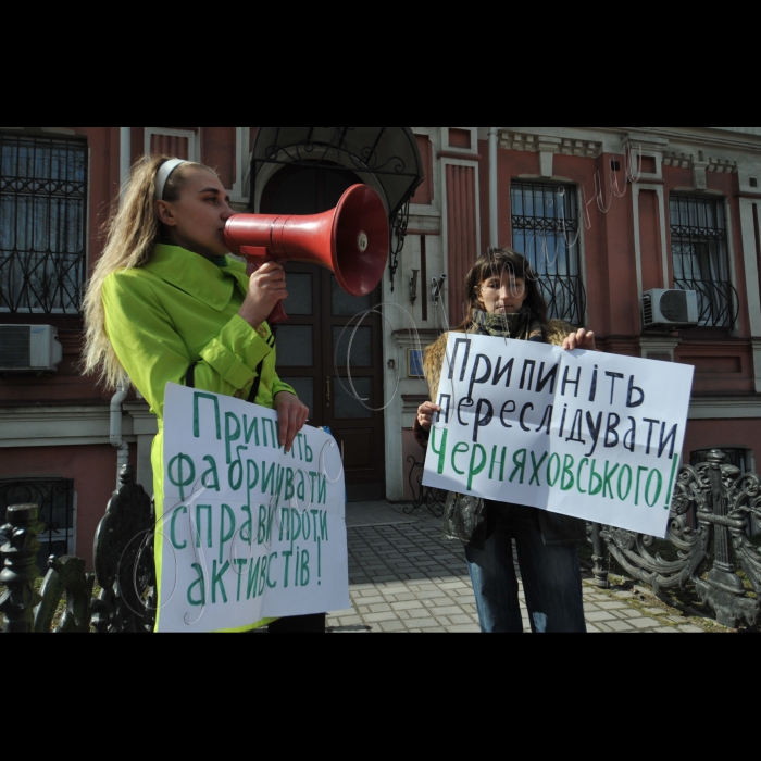 30 березня 2016. Біля прокуратури Шевченківського району м. Києва (Київської місцевої прокуратури № 10) пройшла акція «Припиніть труїти природоохоронних!», учасники якої вимагають закрити неправдиві кримінальні справи, сфабриковані на замовлення забудовників і корумпованих чиновників КМДА проти громадських активістів, що борються з незаконними ущільнювачів забудовами і винищенням лісів, парків та скверів