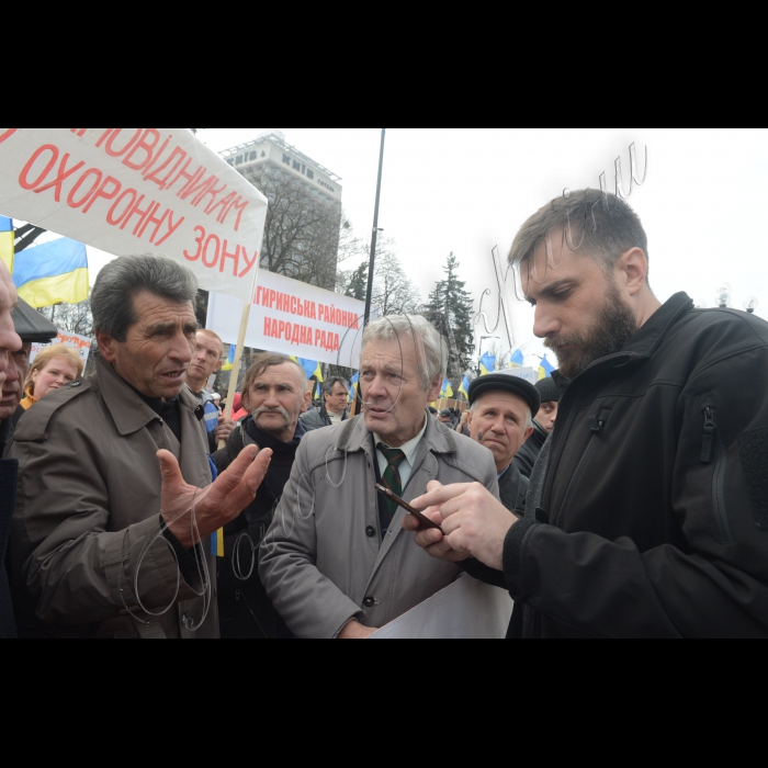 31 березня 2016 р. Мітинг біля Верховної Ради України жителів Чигиринського р-ну Черкаської області проти будівництва неподалік Національного історико-культурного заповідника «Чигирин» мега-птахофабрики. н.д. Олег Петренко  