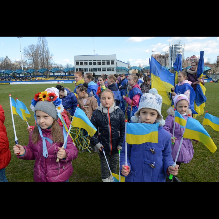 3 квітня 2016. У Києві на стадіоні НТК ім. Віктора Баннікова відбувся благодійний матч «Парламентський кубок». Зустрінуться збірні команди депутатів Верховної Ради України та журналістів. Мета акції – збір коштів для оснащення кімнат розвитку дітей з аутизмом у корекційному центрі «Примавера». До складу команди депутатів ВР увійшли 28 представників різних парламентських фракцій, до складу команди журналістів – 23 представники провідних українських ЗМІ. Організатори матчу: Асоціація «Соціальний захист», Федерація футболу України, Благодійний фонд «Розвиток футболу України».  

Вихованці дитячої студії «Феєрія» (Київ) виступають з програмою в перерві матчу