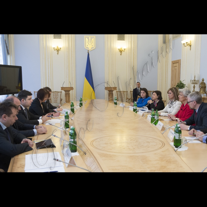 05 квітня 2016. Зустріч Голови ВР України Володимира Гройсмана з доповідачем Комітету ПАРЄ з юридичних питань і прав людини Марілуїз Бек і доповідачем Комітету ПАРЄ з політичних питань і демократії Крістіною Зеленковою.