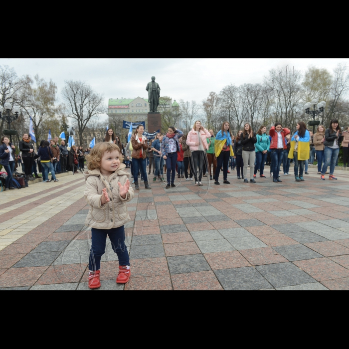 7 квітня 2016. У Києві в парку ім. Тараса Шевченка відбулася Всеукраїнська попереджувальна акція протесту студентів та молоді яка здобуває освіту, на захист гідного майбутнього студентської молоді України. Гасла акції: «Стипендію усім студентам, хто успішно навчається! Контрактники і бюджетники мають рівні права на стипендію!». Ініціатори  заходу студентські  профспілки та Молодіжна  рада  ФПУ, які стурбовані намірами органів влади звузити соціально-економічні права студентів, учнів професійно-технічних навчальних закладів , зокрема, на отримання стипендії, на доступну освіту, забезпечення гуртожитками, охорону здоров'я, соціальний захист. 