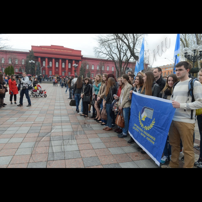 7 квітня 2016. У Києві в парку ім. Тараса Шевченка відбулася Всеукраїнська попереджувальна акція протесту студентів та молоді яка здобуває освіту, на захист гідного майбутнього студентської молоді України. Гасла акції: «Стипендію усім студентам, хто успішно навчається! Контрактники і бюджетники мають рівні права на стипендію!». Ініціатори  заходу студентські  профспілки та Молодіжна  рада  ФПУ, які стурбовані намірами органів влади звузити соціально-економічні права студентів, учнів професійно-технічних навчальних закладів , зокрема, на отримання стипендії, на доступну освіту, забезпечення гуртожитками, охорону здоров'я, соціальний захист. 