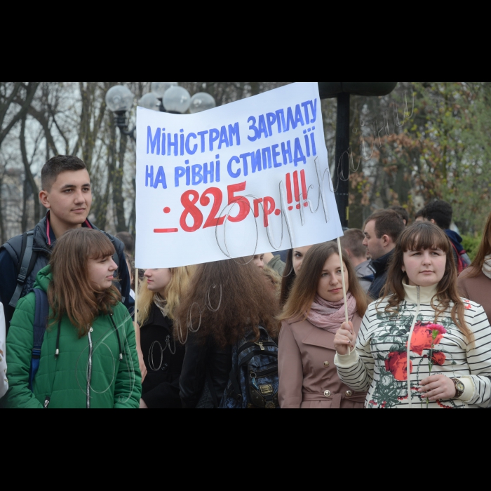 7 квітня 2016. У Києві в парку ім. Тараса Шевченка відбулася Всеукраїнська попереджувальна акція протесту студентів та молоді яка здобуває освіту, на захист гідного майбутнього студентської молоді України. Гасла акції: «Стипендію усім студентам, хто успішно навчається! Контрактники і бюджетники мають рівні права на стипендію!». Ініціатори  заходу студентські  профспілки та Молодіжна  рада  ФПУ, які стурбовані намірами органів влади звузити соціально-економічні права студентів, учнів професійно-технічних навчальних закладів , зокрема, на отримання стипендії, на доступну освіту, забезпечення гуртожитками, охорону здоров'я, соціальний захист. 