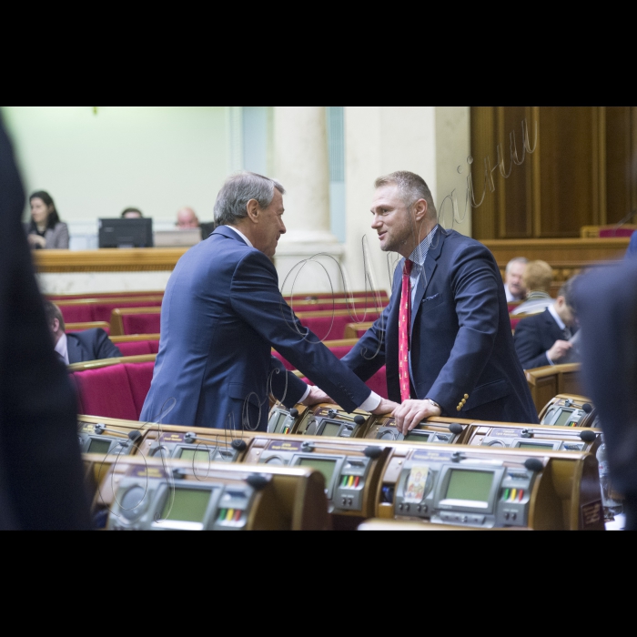 13 квітня 2016. Голова ВР України Володимир Гройсман відкрив ранкове засідання Верховної Ради. Іван Кириленко, Євген Рибчинський;