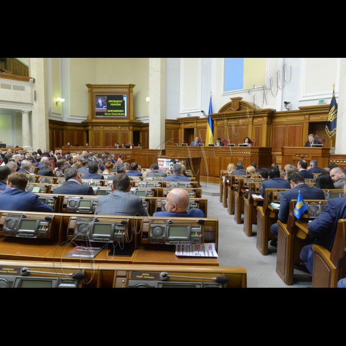 Пленарне засідання Верховної Ради України. 
Верховна Рада України ухвалила постанову, якою задовольнила заяву Арсенія Яценюка про звільнення з посади Прем'єр-міністра України, а також призначила новим Главою уряду Володимира Гройсмана. Відповідне рішення підтримали 257 народних депутатів.
